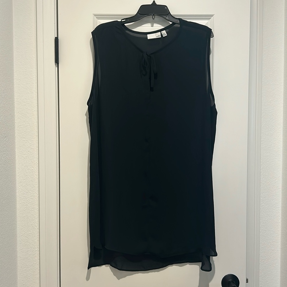 14th & Union sleeveless tie front blouse